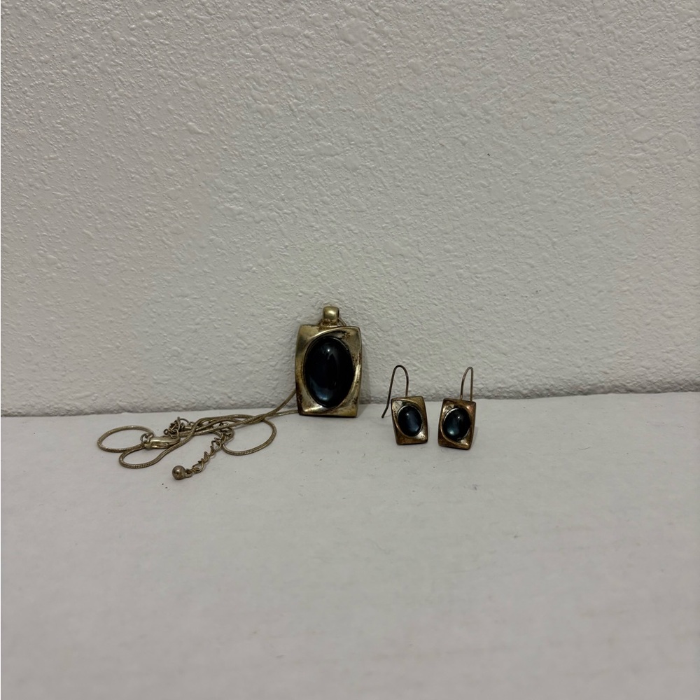 KC Signed Vintage 2 Strand Silver Tone Earrings Necklace Black Iridescent Stone